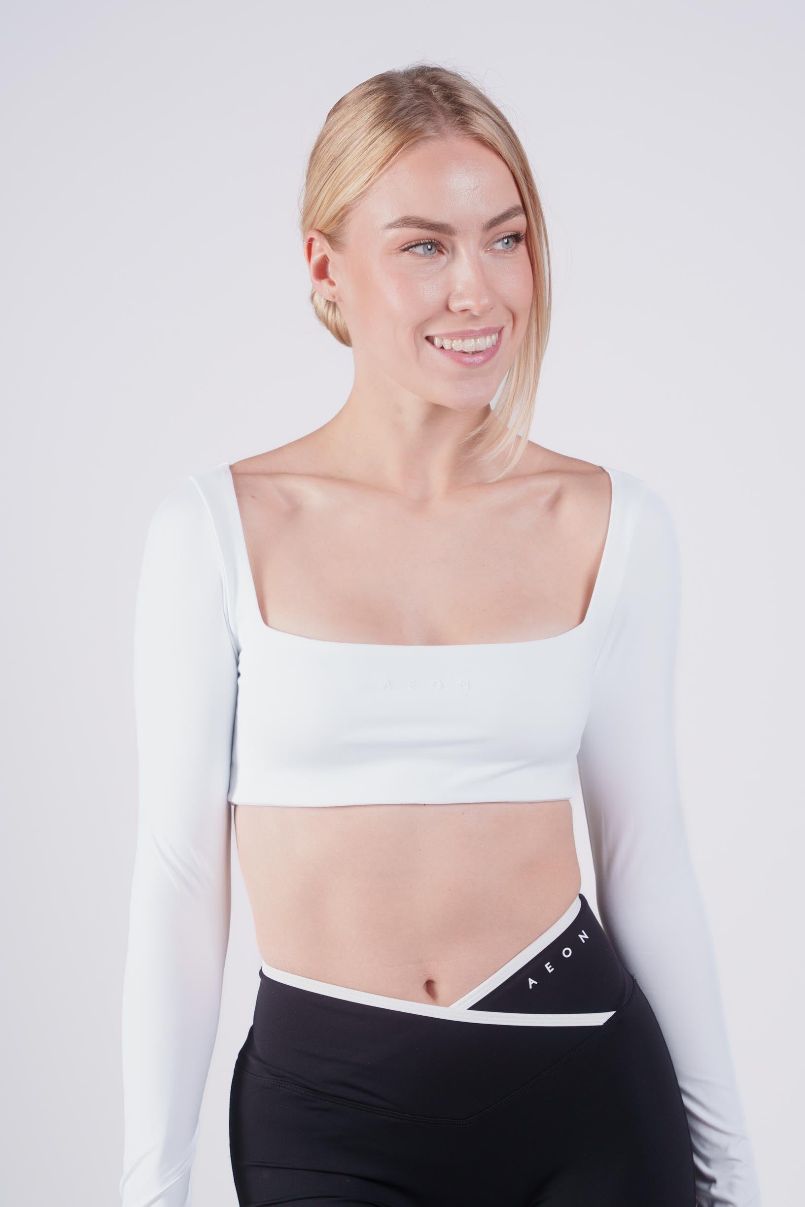 SECOND SKIN LONG SLEEVE CROP TOP